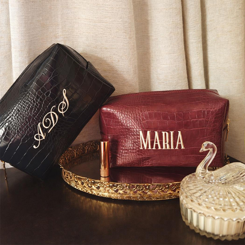 Travel Accessories Gifts For Her - حقيبة مكياج مطرزة بتصميم جلد التمساح،