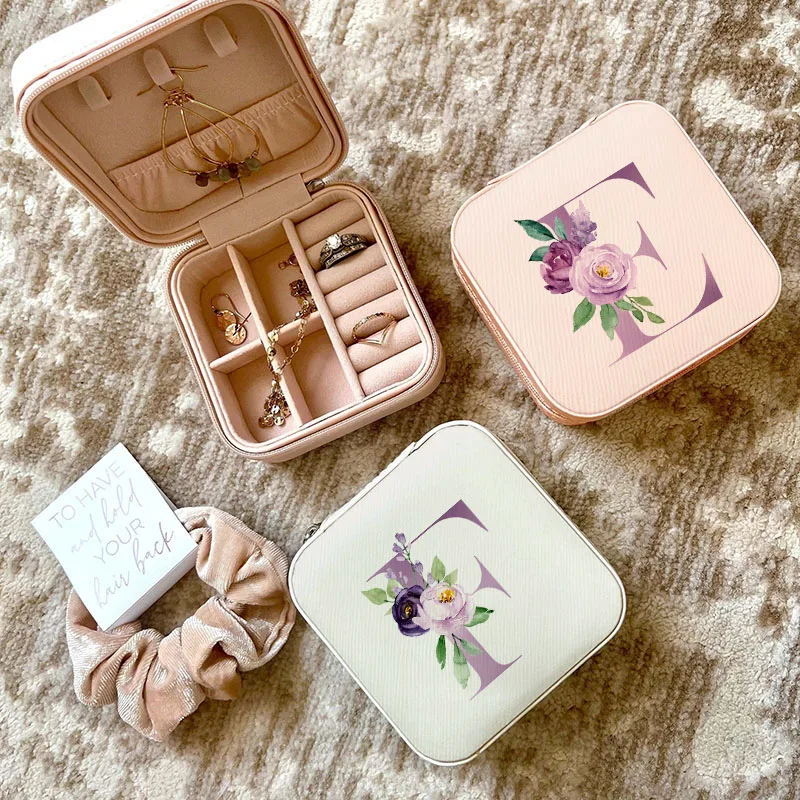 صندوق مجوهرات بأحرف أرجوانية ه - مراجعة Travel Jewellery & Accessories Organiser وسعره