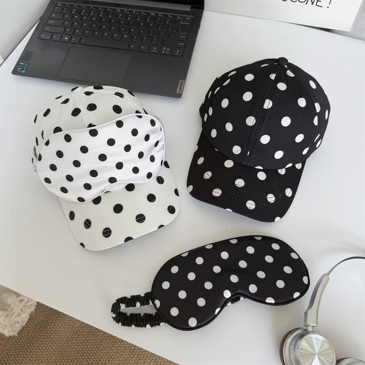طقم قبعة بيسبول منقطة وقناع لل - مراجعة Travel Accessories Kit For Women وسعره